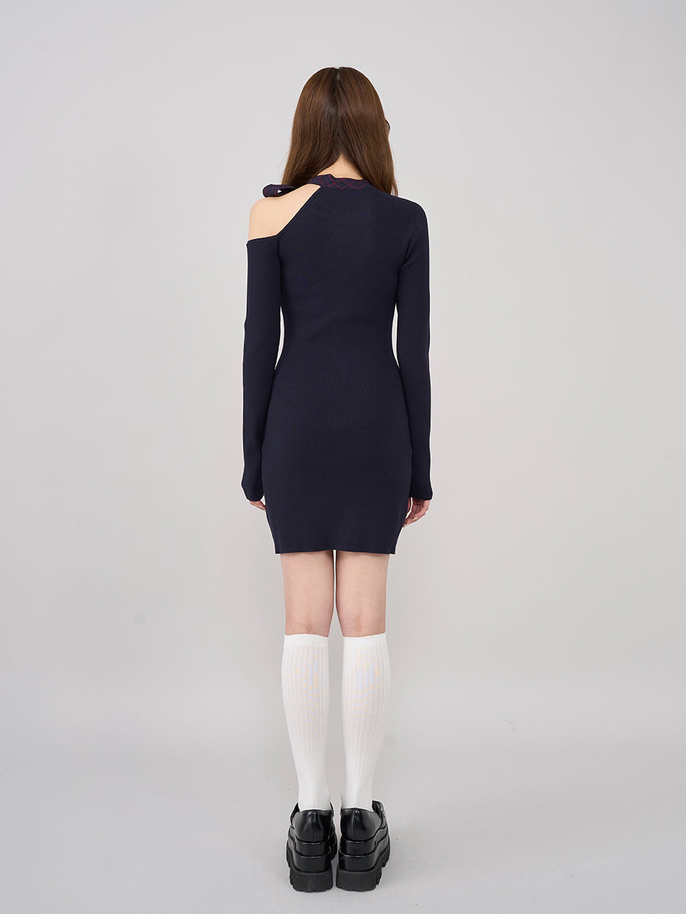 モデル:160cm(着用サイズ:FREE 着用カラー:NVY)