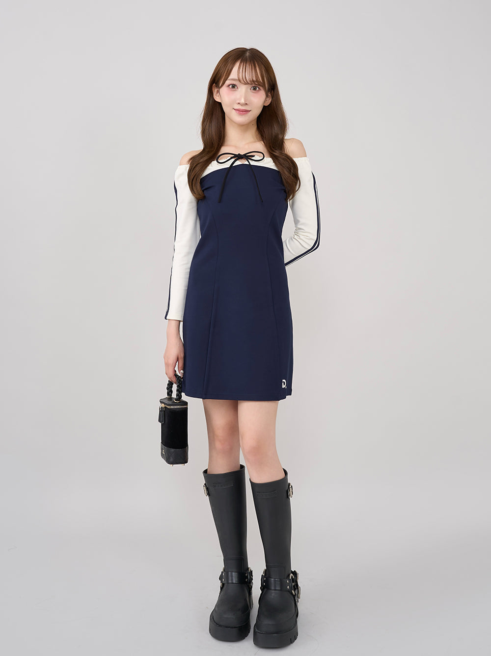 モデル:160cm(着用サイズ:FREE 着用カラー:NVY)