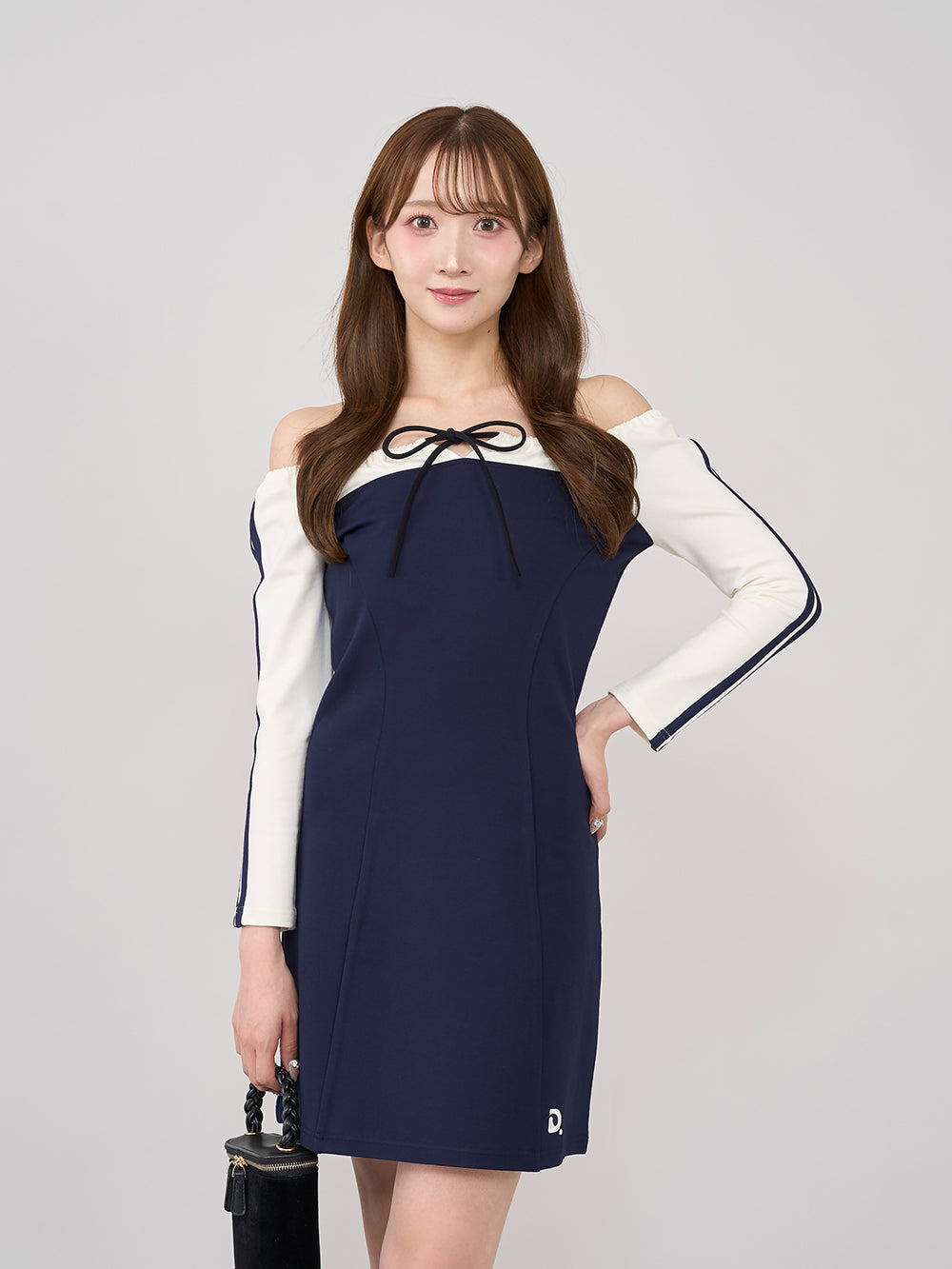 モデル:160cm(着用サイズ:FREE 着用カラー:NVY)