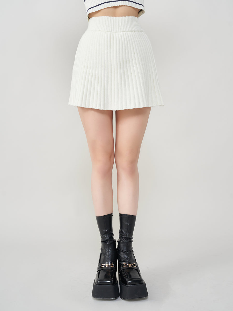 モデル:158cm(着用サイズ:FREE 着用カラー:WHT)