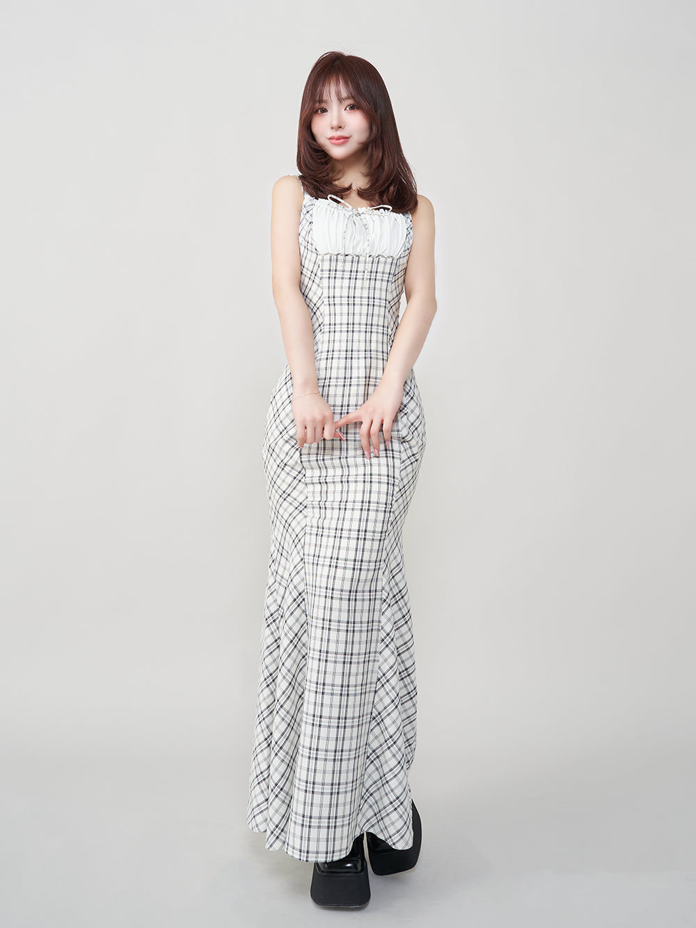 モデル:158cm(着用サイズ:FREE 着用カラー:BLK)