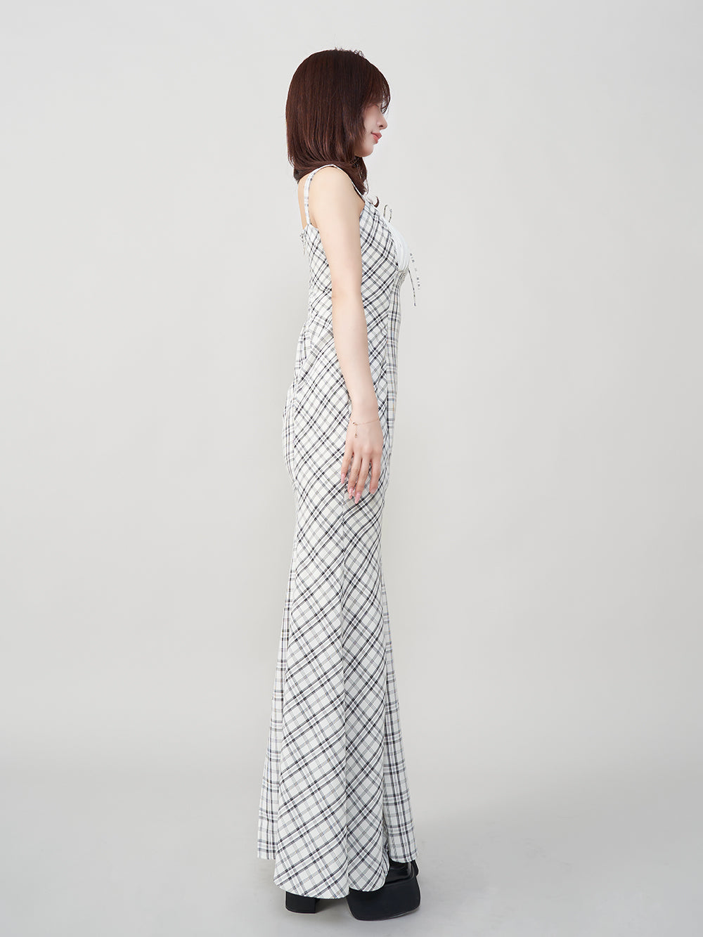 モデル:158cm(着用サイズ:FREE 着用カラー:BLK)