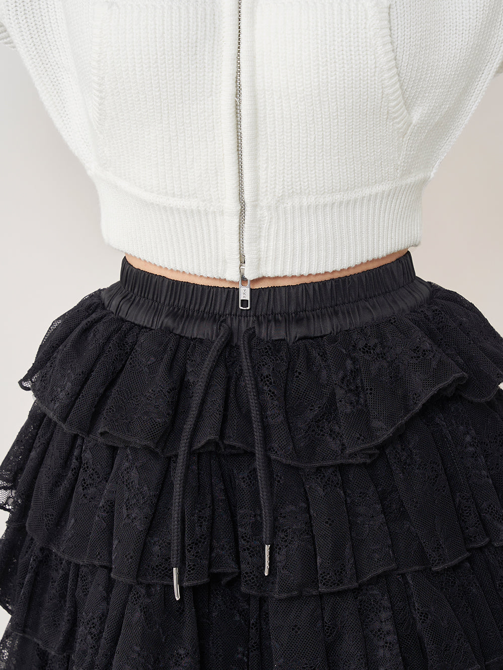 モデル:158cm(着用サイズ:FREE 着用カラー:BLK)