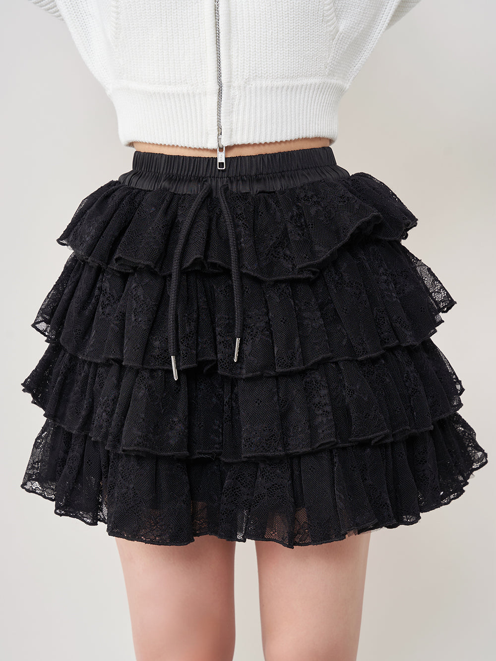 モデル:158cm(着用サイズ:FREE 着用カラー:BLK)