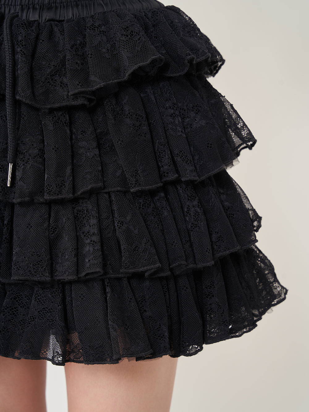 モデル:158cm(着用サイズ:FREE 着用カラー:BLK)