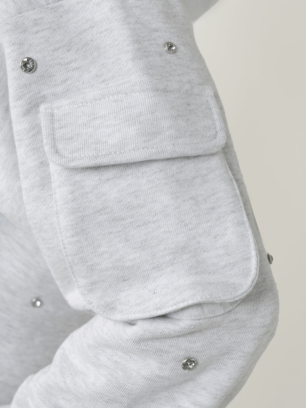 モデル:158cm(着用サイズ:FREE 着用カラー:GRY)