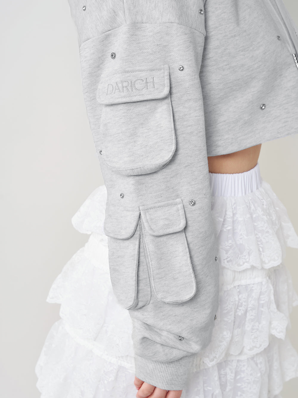 モデル:158cm(着用サイズ:FREE 着用カラー:GRY)