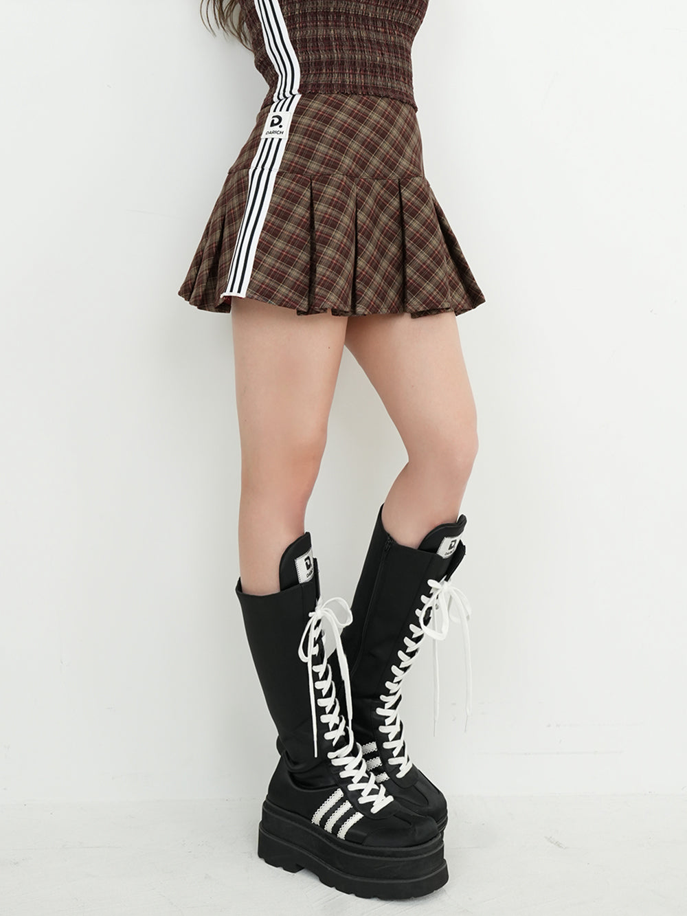 モデル:158cm(着用サイズ:S 着用カラー:RED)