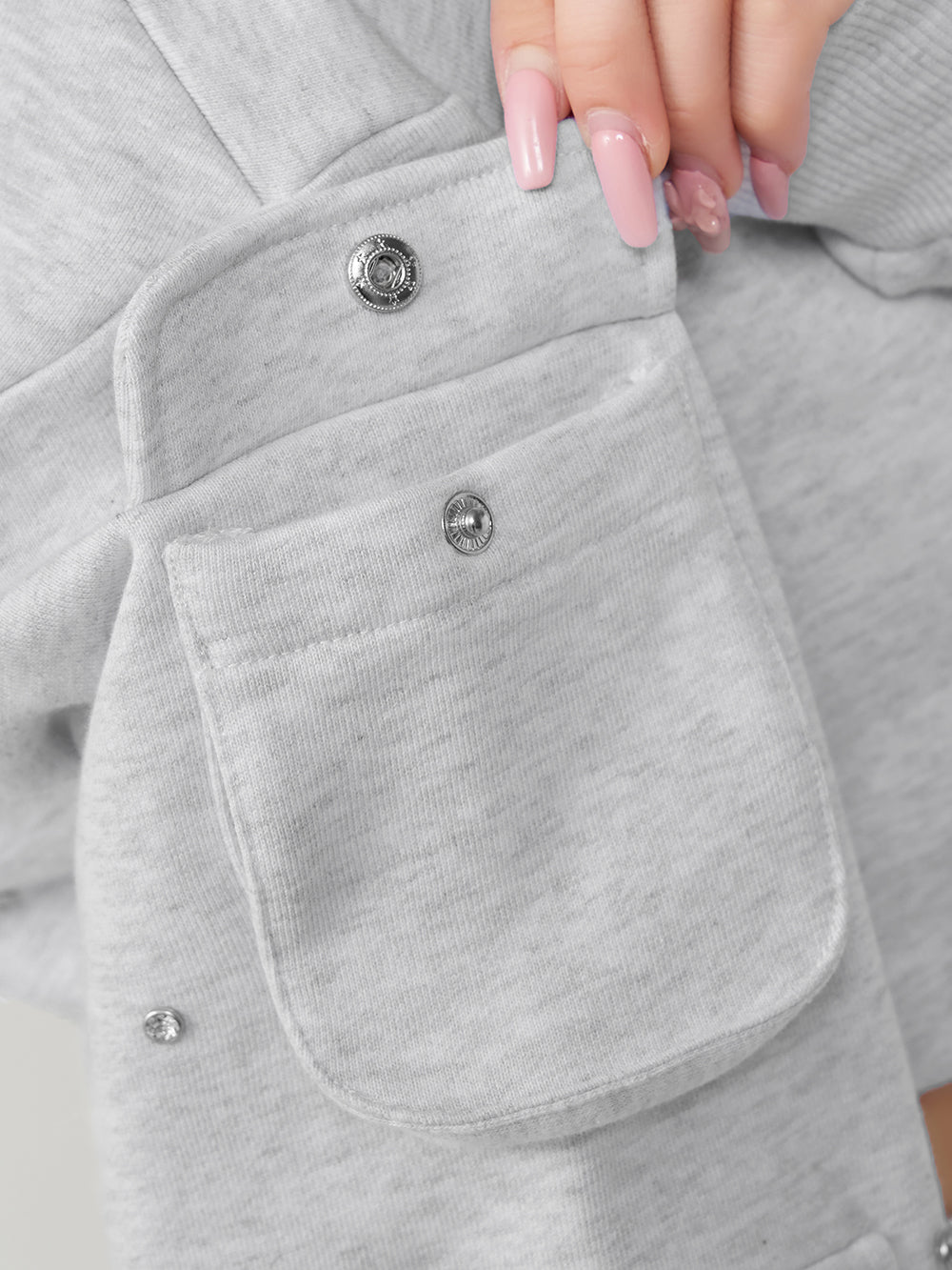 モデル:158cm(着用サイズ:FREE 着用カラー:GRY)