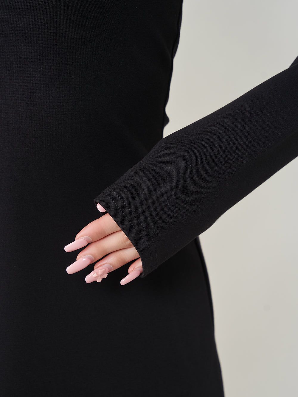 モデル:158cm(着用サイズ:FREE 着用カラー:BLK)