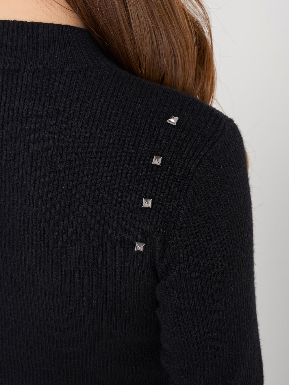モデル:158cm(着用サイズ:FREE 着用カラー:BLK)