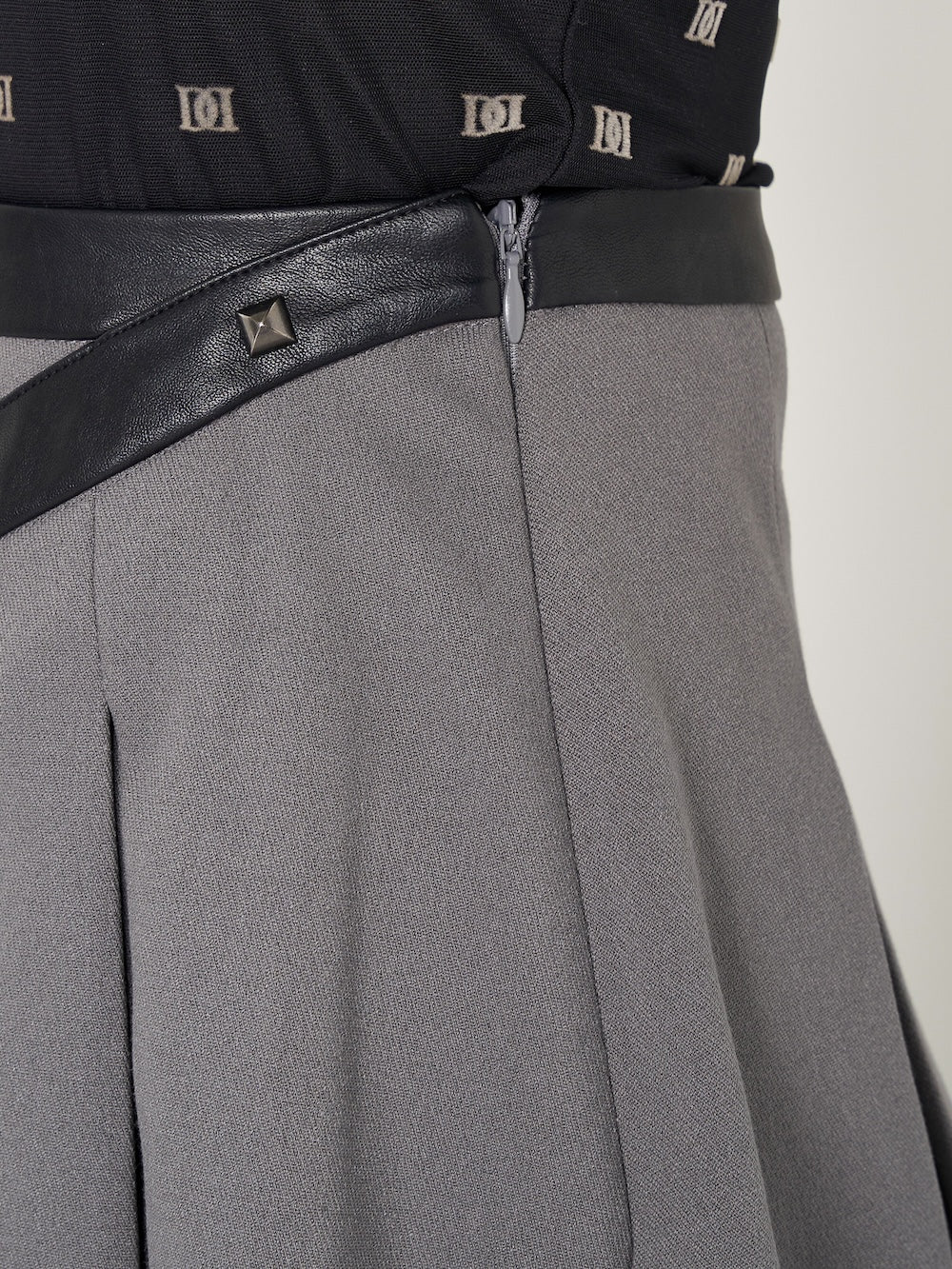 モデル:158cm(着用サイズ:S 着用カラー:GRY)