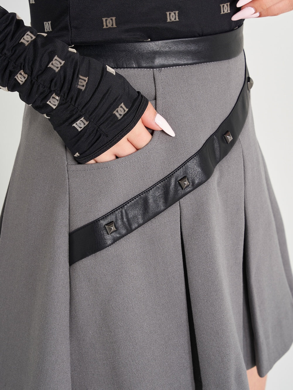 モデル:158cm(着用サイズ:S 着用カラー:GRY)