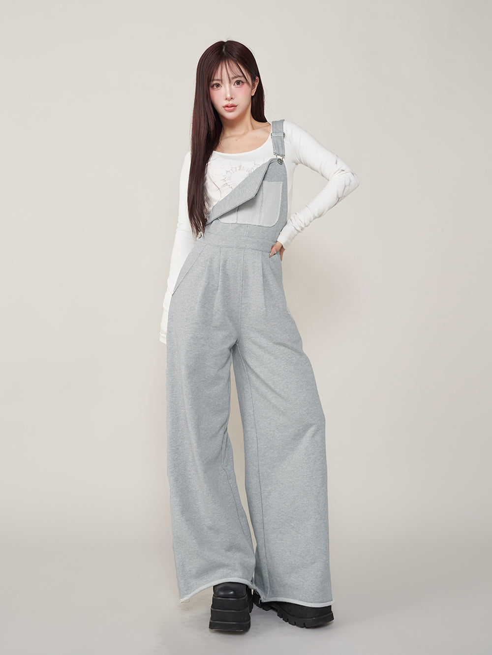 モデル:158cm(着用サイズ:FREE 着用カラー:WHT)