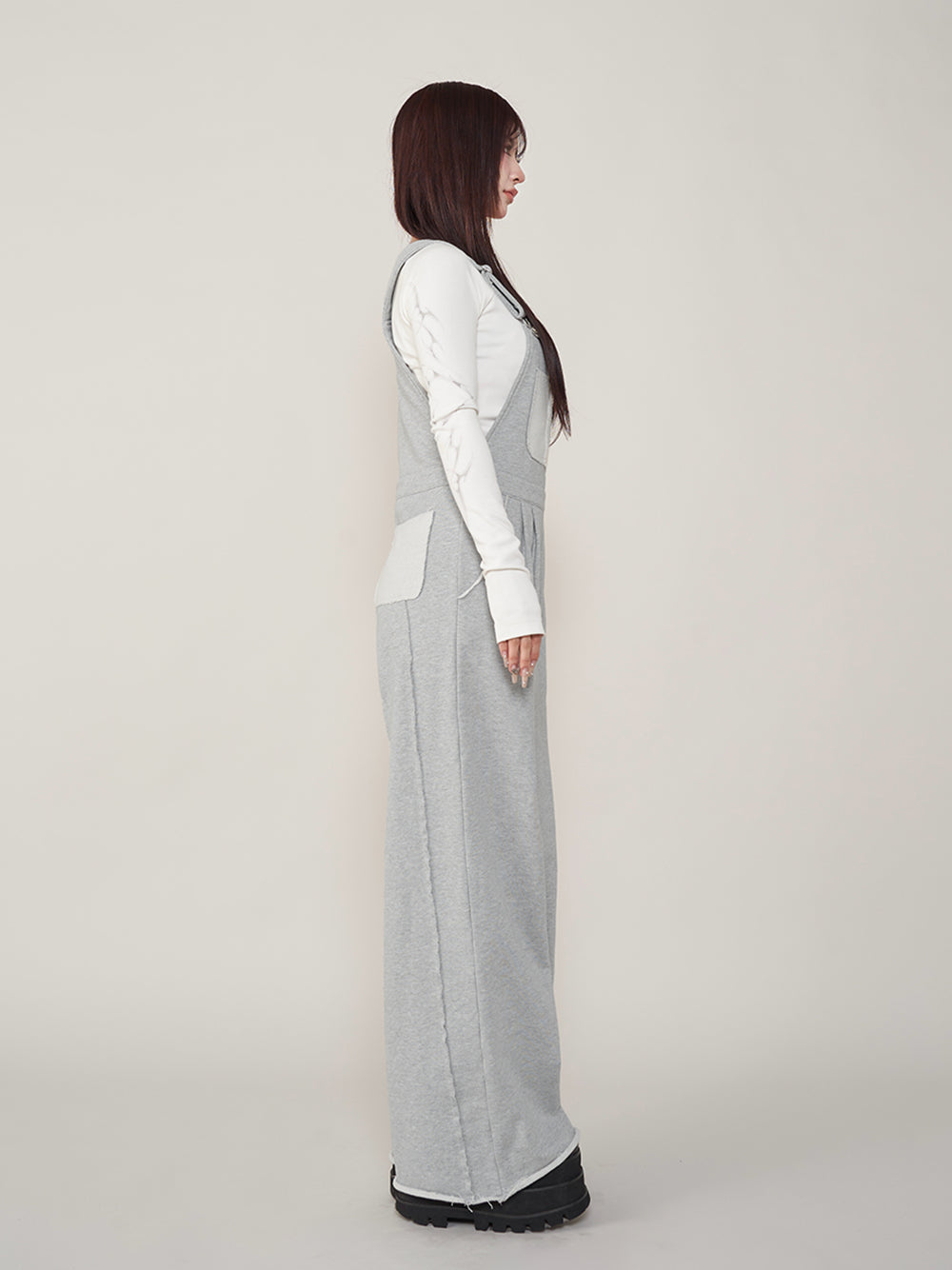 モデル:158cm(着用サイズ:FREE 着用カラー:GRY)