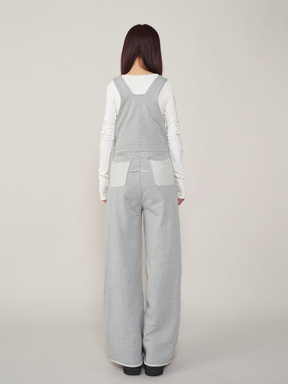 モデル:158cm(着用サイズ:FREE 着用カラー:GRY)