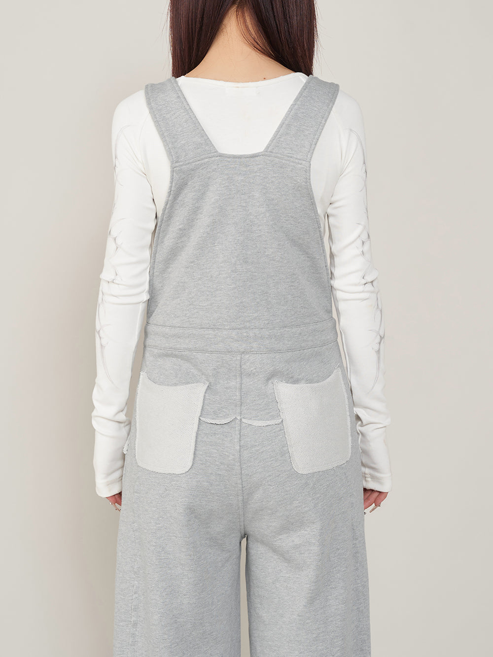 モデル:158cm(着用サイズ:FREE 着用カラー:GRY)
