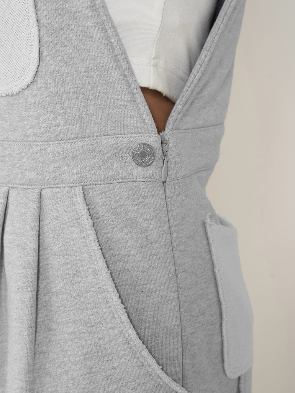 モデル:158cm(着用サイズ:FREE 着用カラー:GRY)