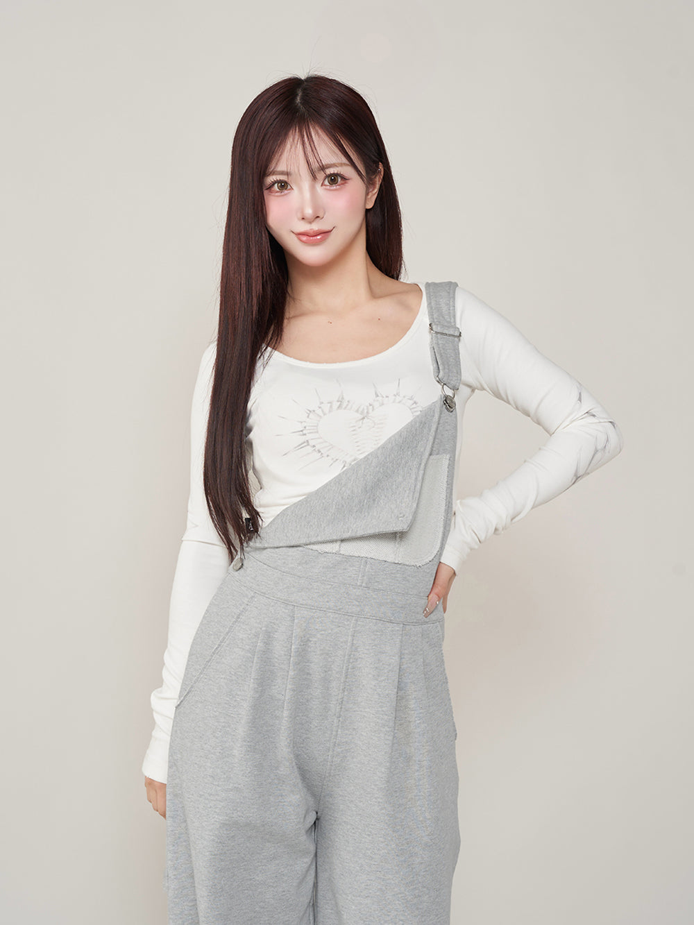 モデル:158cm(着用サイズ:FREE 着用カラー:GRY)