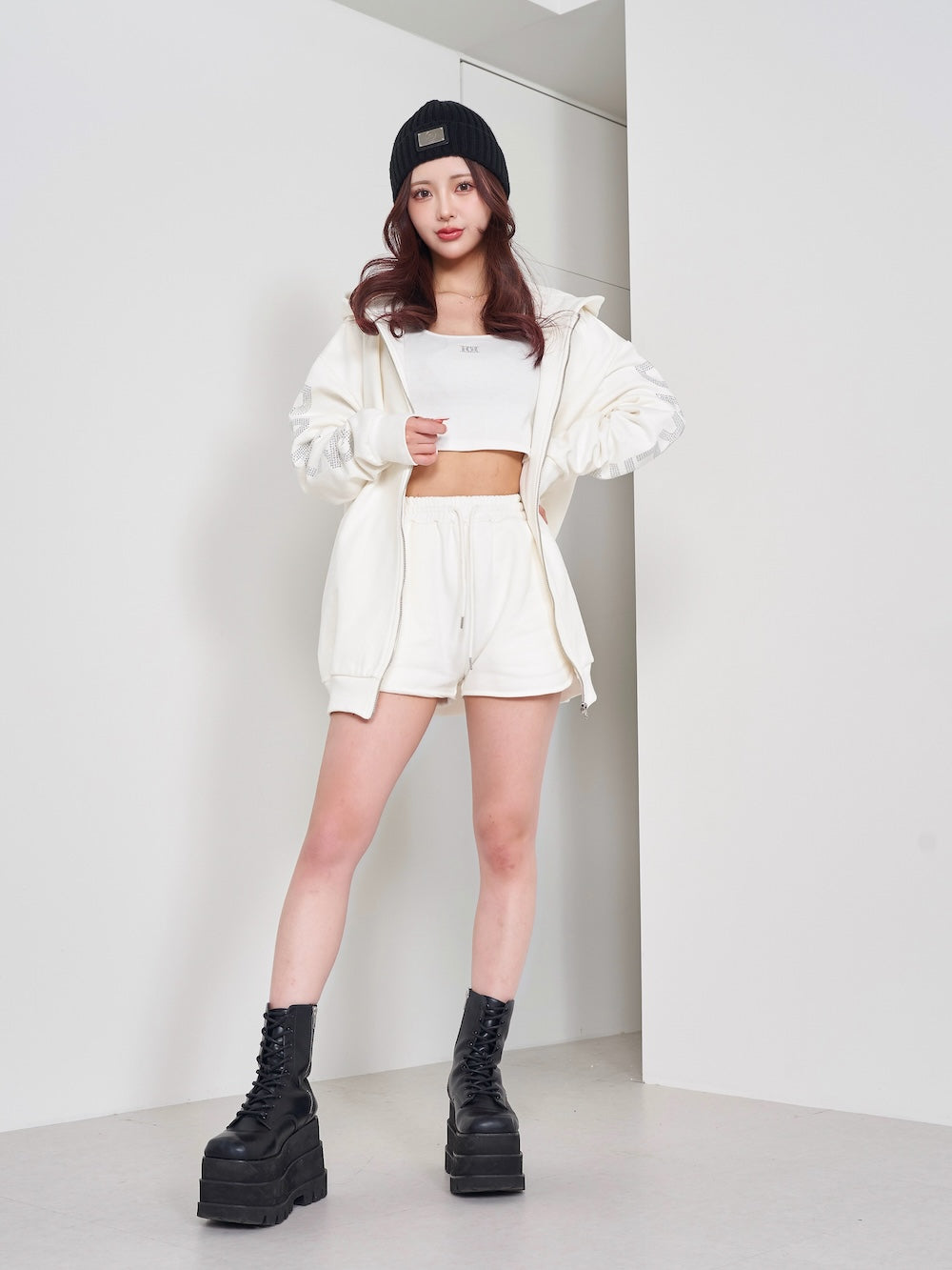 モデル:158cm(着用サイズ:FREE 着用カラー:WHT)