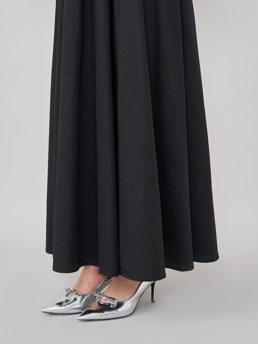モデル:158cm(着用サイズ:FREE 着用カラー:BLK)