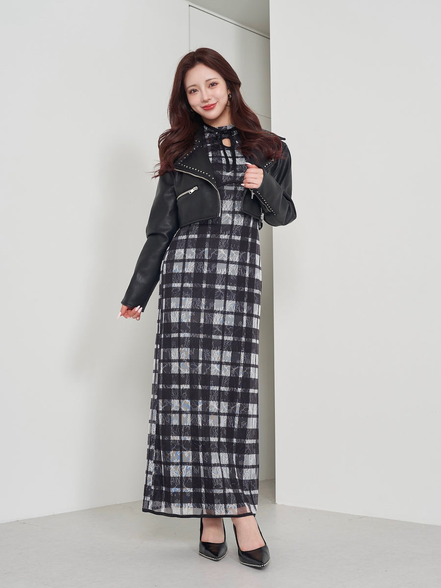 モデル:158cm(着用サイズ:FREE 着用カラー:BLK)