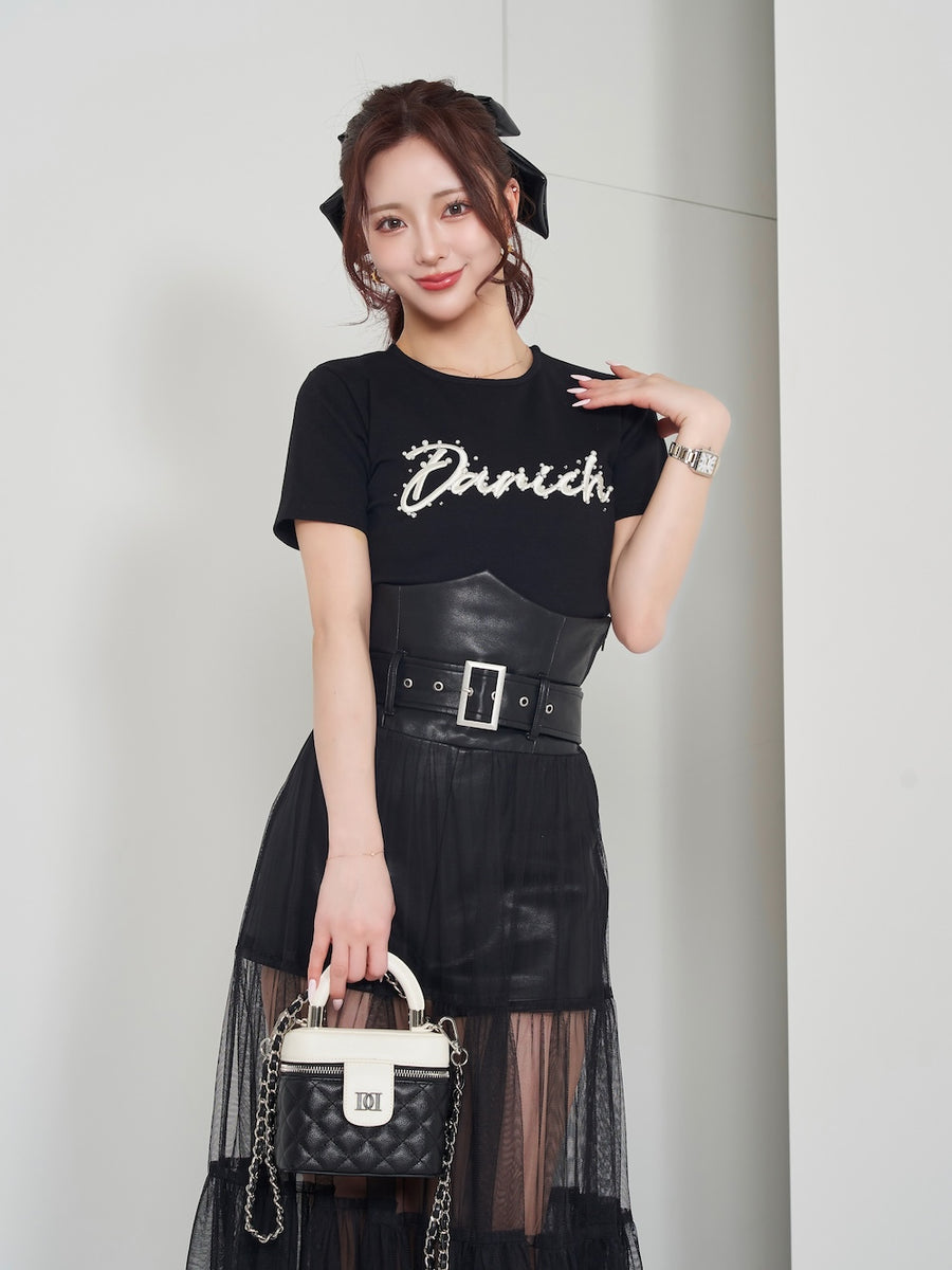 モデル:158cm(着用サイズ:FREE 着用カラー:BLK)