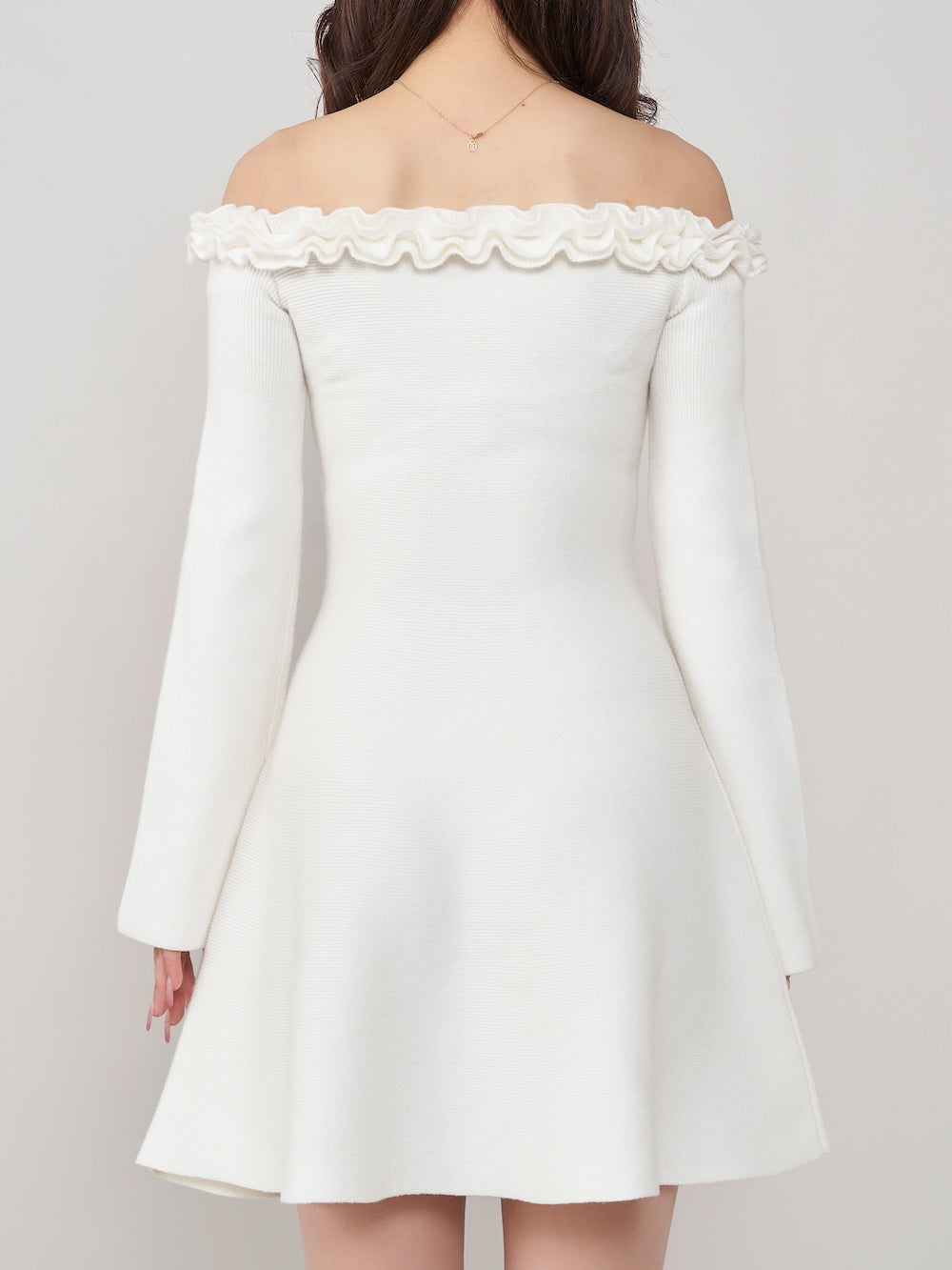 モデル:158cm(着用サイズ:FREE 着用カラー:WHT)