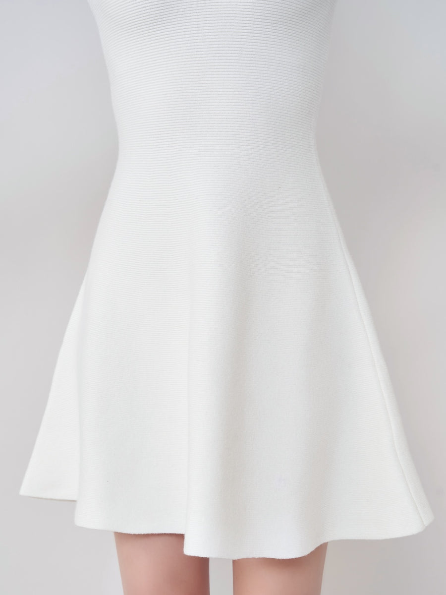 モデル:158cm(着用サイズ:FREE 着用カラー:WHT)