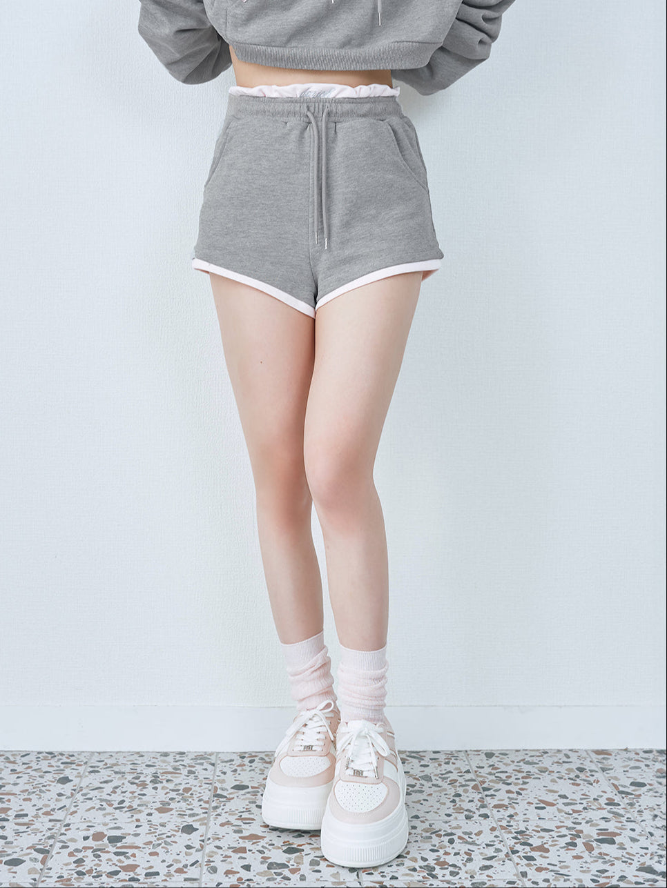 モデル:158cm(着用サイズ:FREE 着用カラー:GRY)
