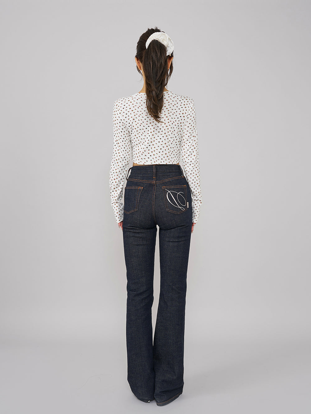 モデル:158cm(着用サイズ:FREE 着用カラー:WHT)