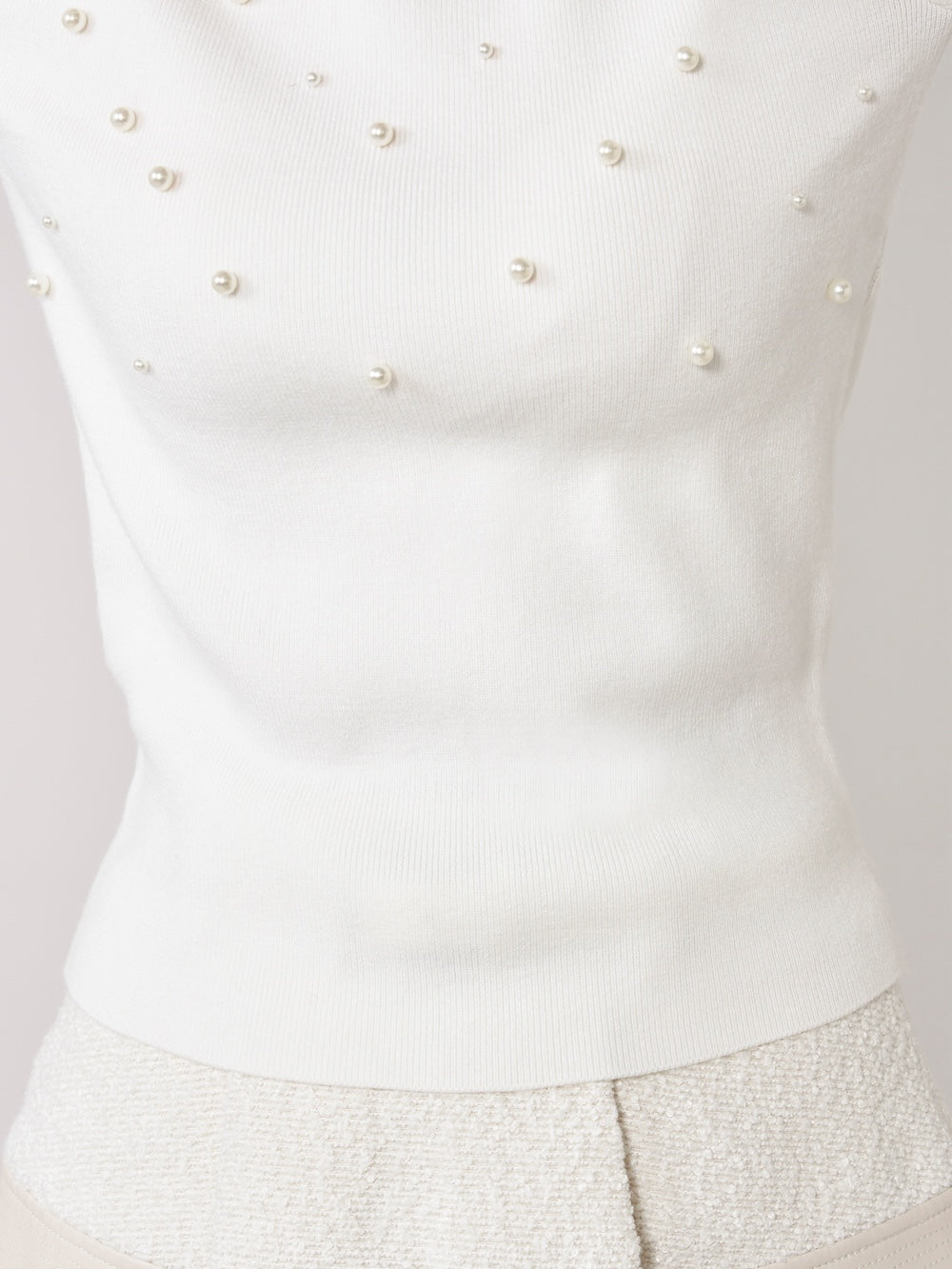 モデル:158cm(着用サイズ:FREE 着用カラー:WHT)