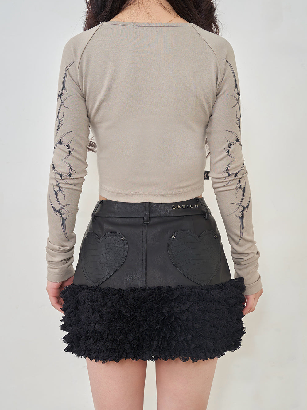 モデル:158cm(着用サイズ:S 着用カラー:BLK)