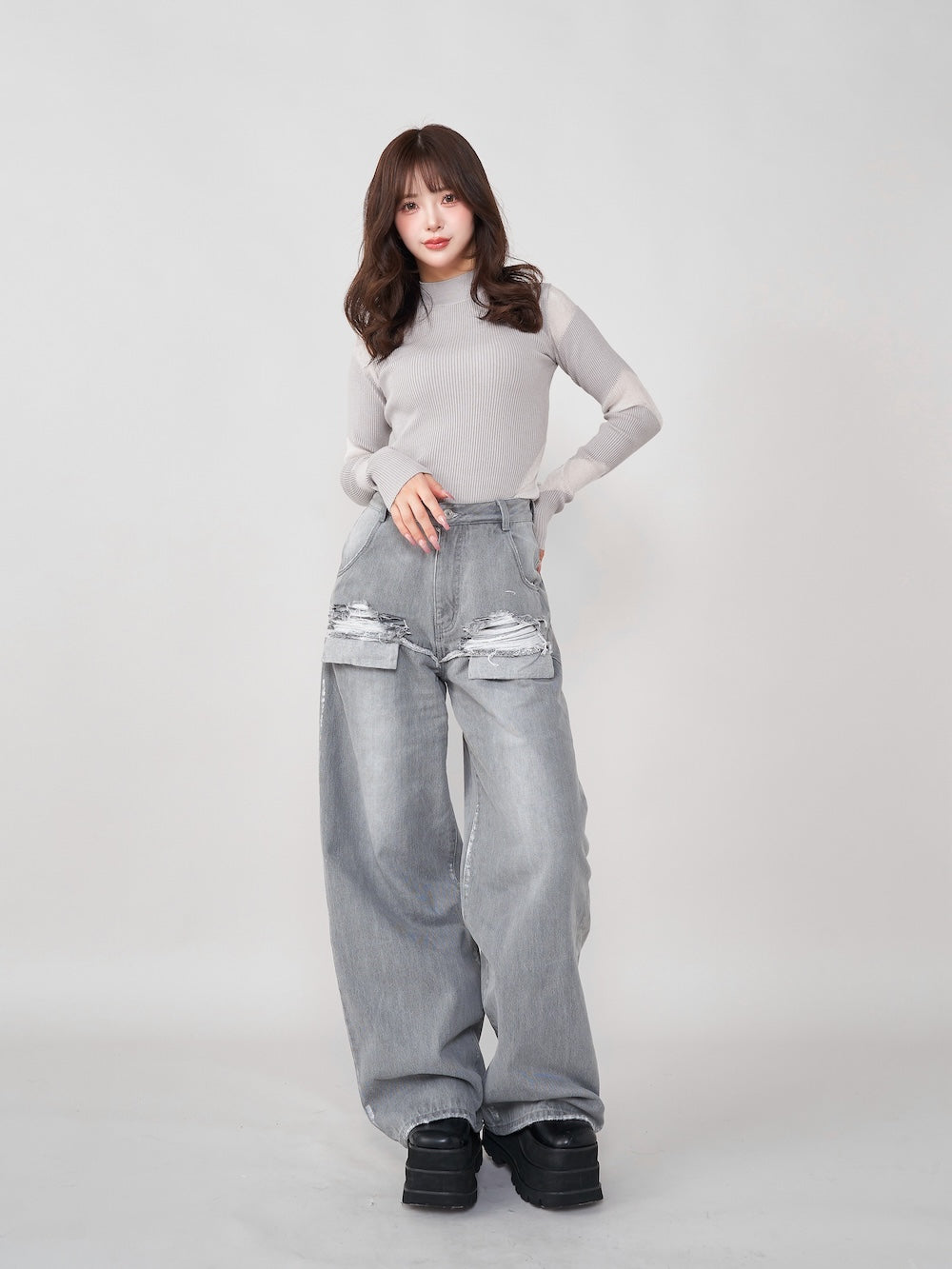モデル:158cm(着用サイズ:FREE 着用カラー:GRY)