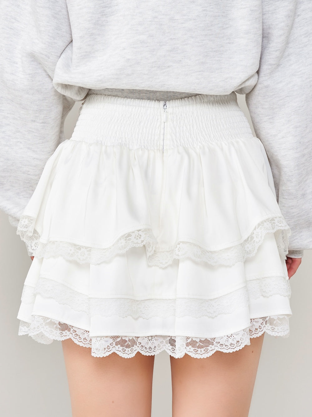 モデル:160cm(着用サイズ:FREE 着用カラー:WHT)
