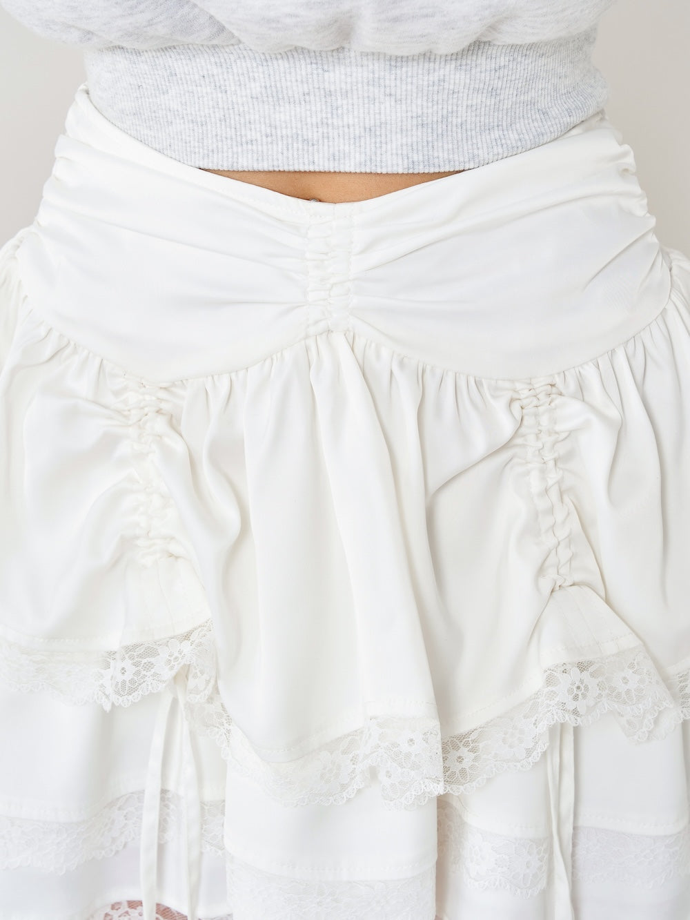 モデル:160cm(着用サイズ:FREE 着用カラー:WHT)
