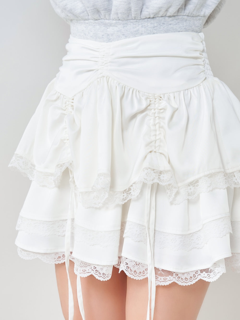 モデル:160cm(着用サイズ:FREE 着用カラー:WHT)