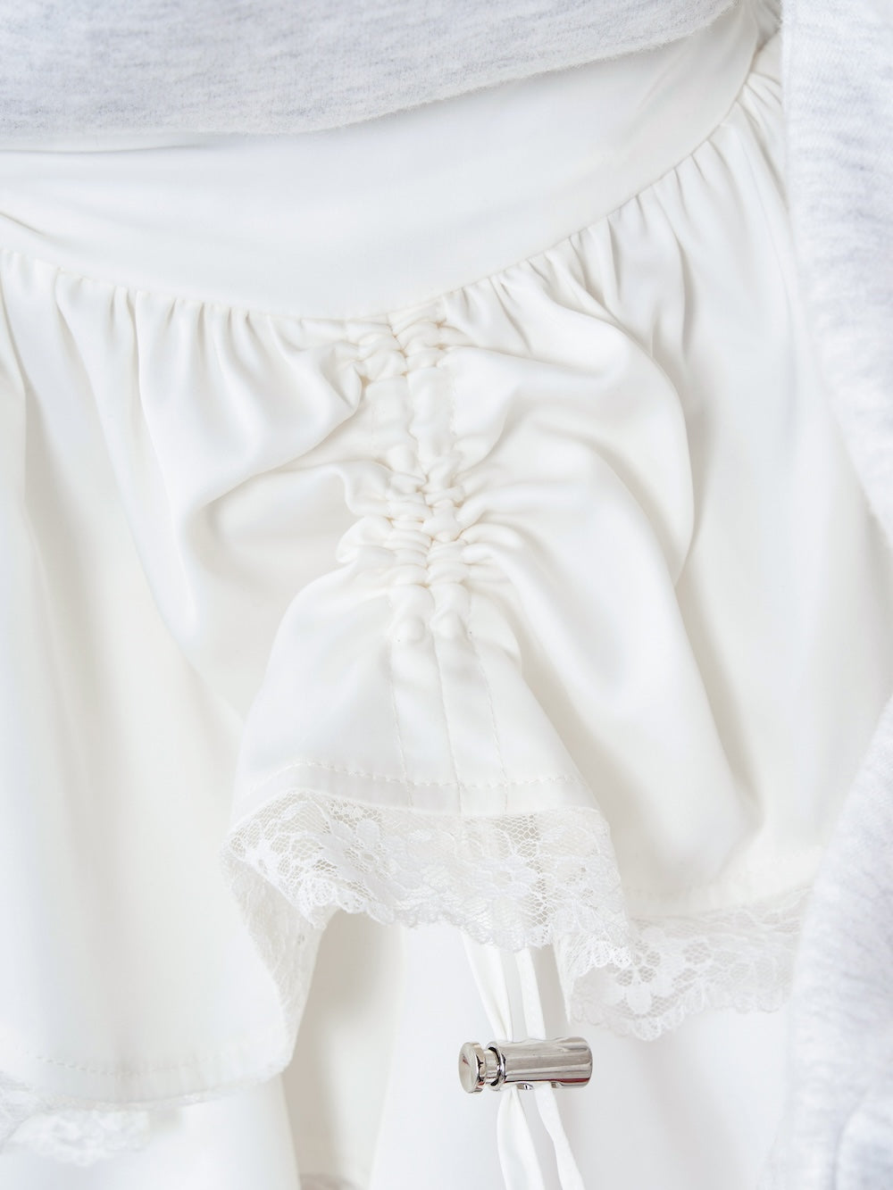モデル:160cm(着用サイズ:FREE 着用カラー:WHT)
