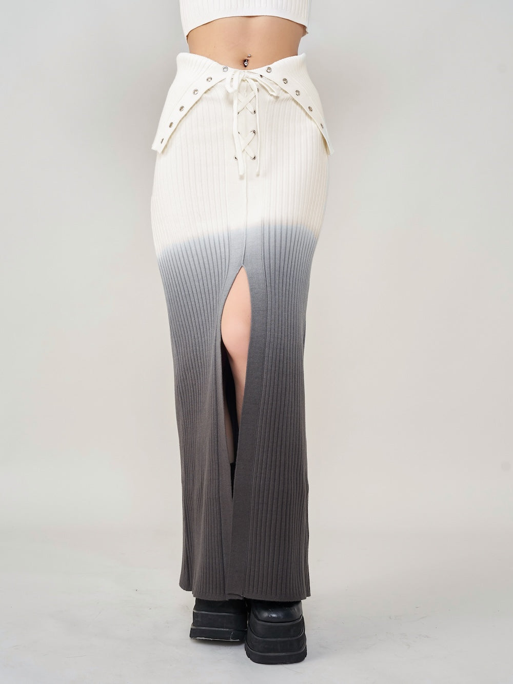 モデル:158cm(着用サイズ:FREE 着用カラー:WHT)