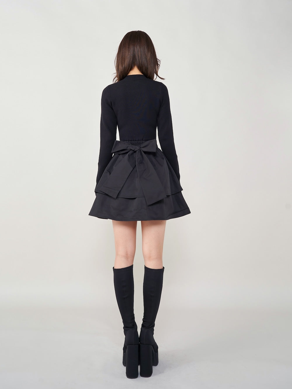 モデル:158cm(着用サイズ:FREE 着用カラー:BLK)