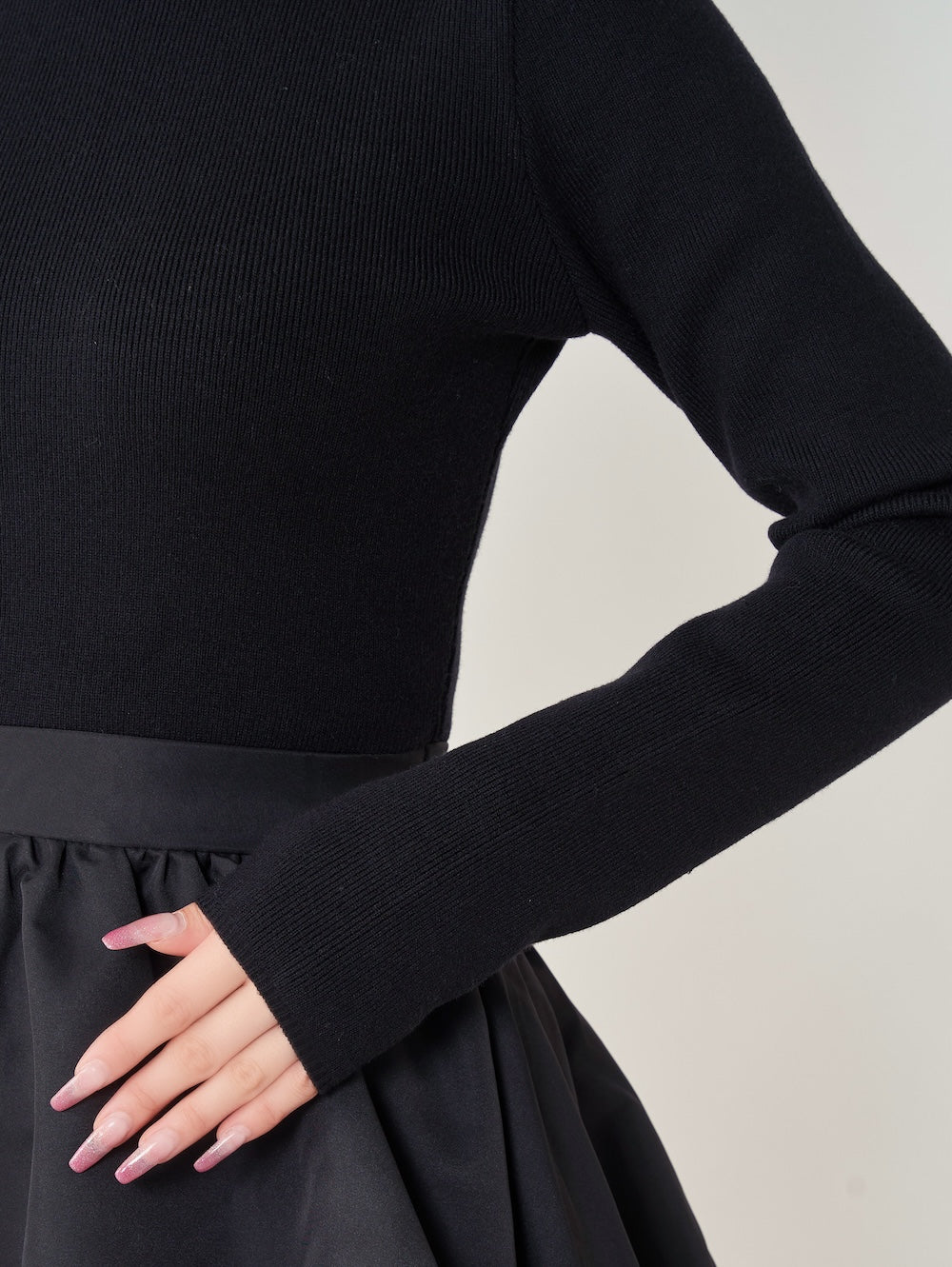 モデル:158cm(着用サイズ:FREE 着用カラー:BLK)