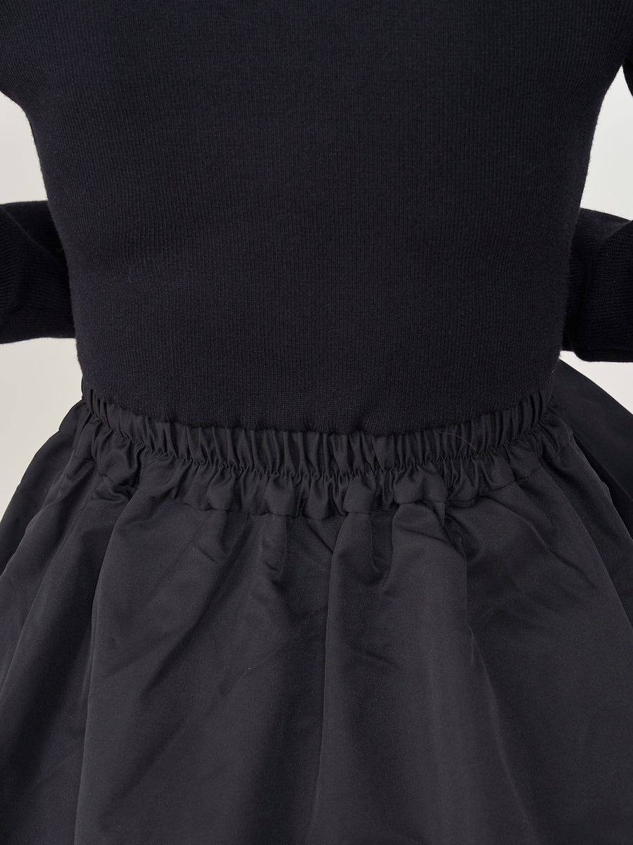 モデル:158cm(着用サイズ:FREE 着用カラー:BLK)
