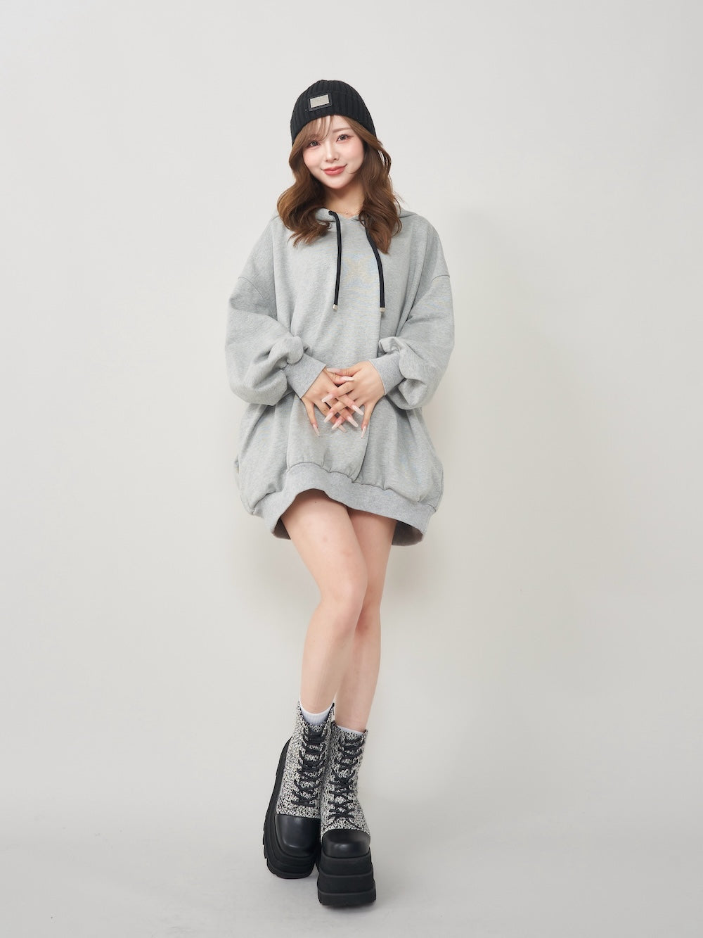 モデル:158cm(着用サイズ:FREE 着用カラー:GRY)