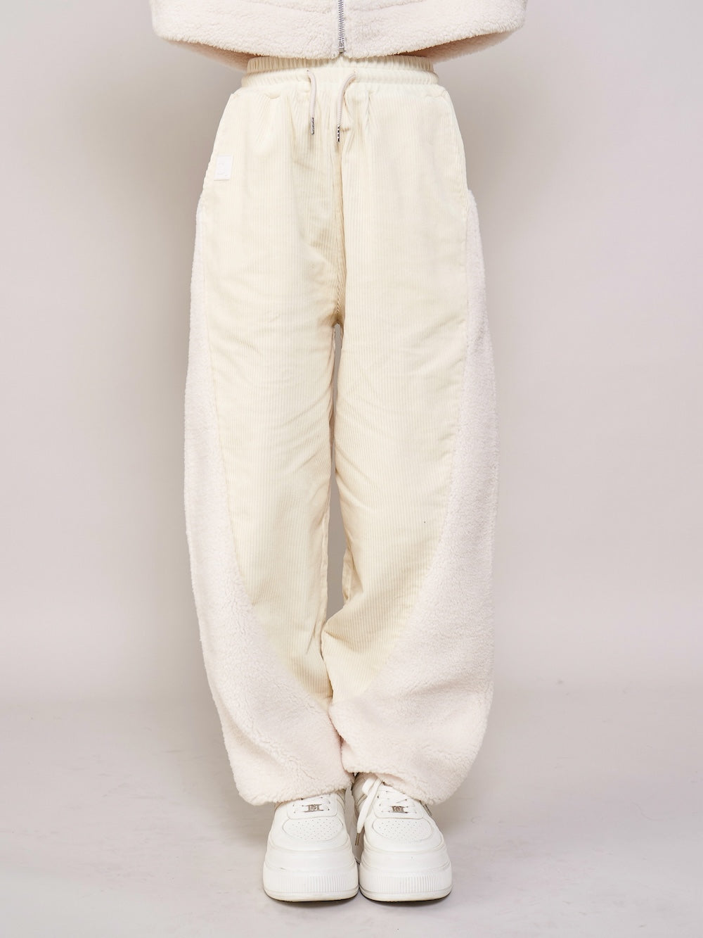 モデル:158cm(着用サイズ:FREE 着用カラー:IVO)