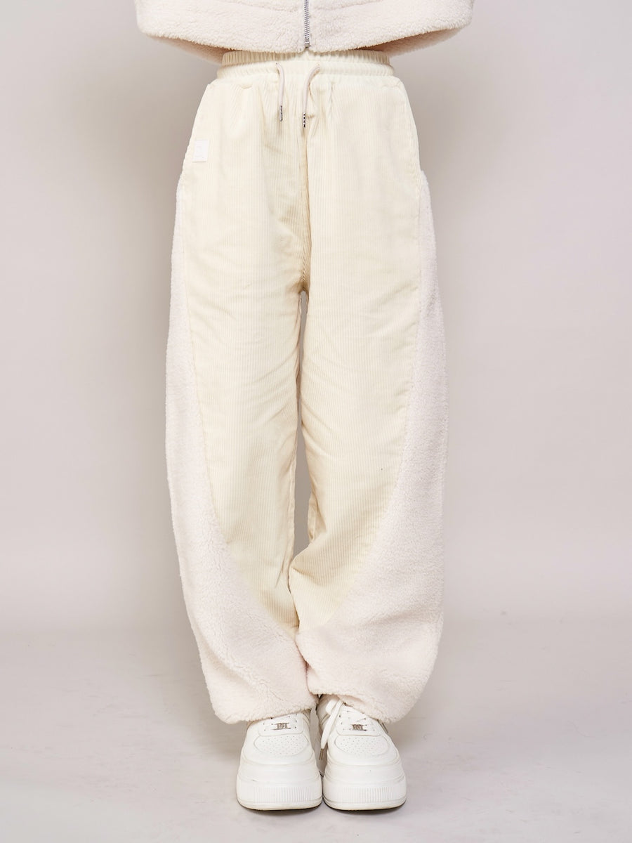 モデル:158cm(着用サイズ:FREE 着用カラー:IVO)