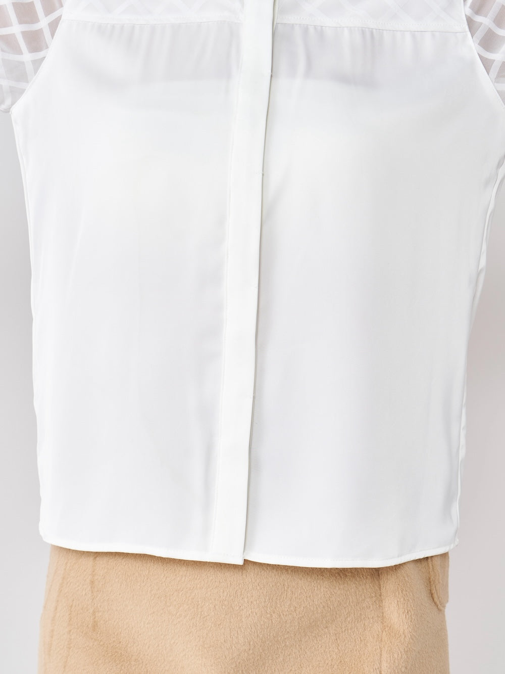 モデル:158cm(着用サイズ:FREE 着用カラー:WHT)
