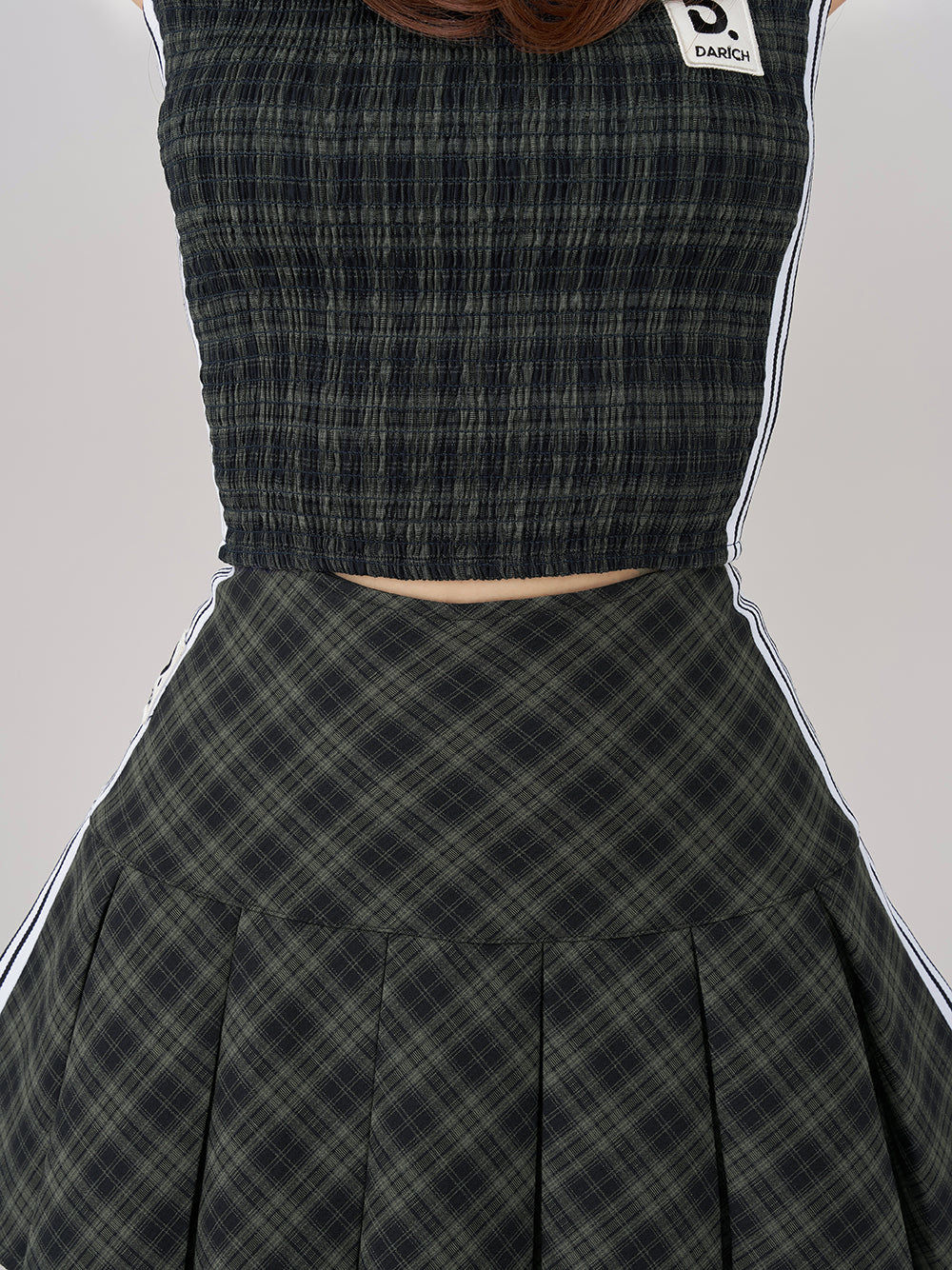 モデル:158cm(着用サイズ:S 着用カラー:GRN)