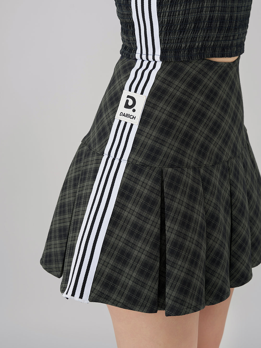 モデル:158cm(着用サイズ:S 着用カラー:GRN)