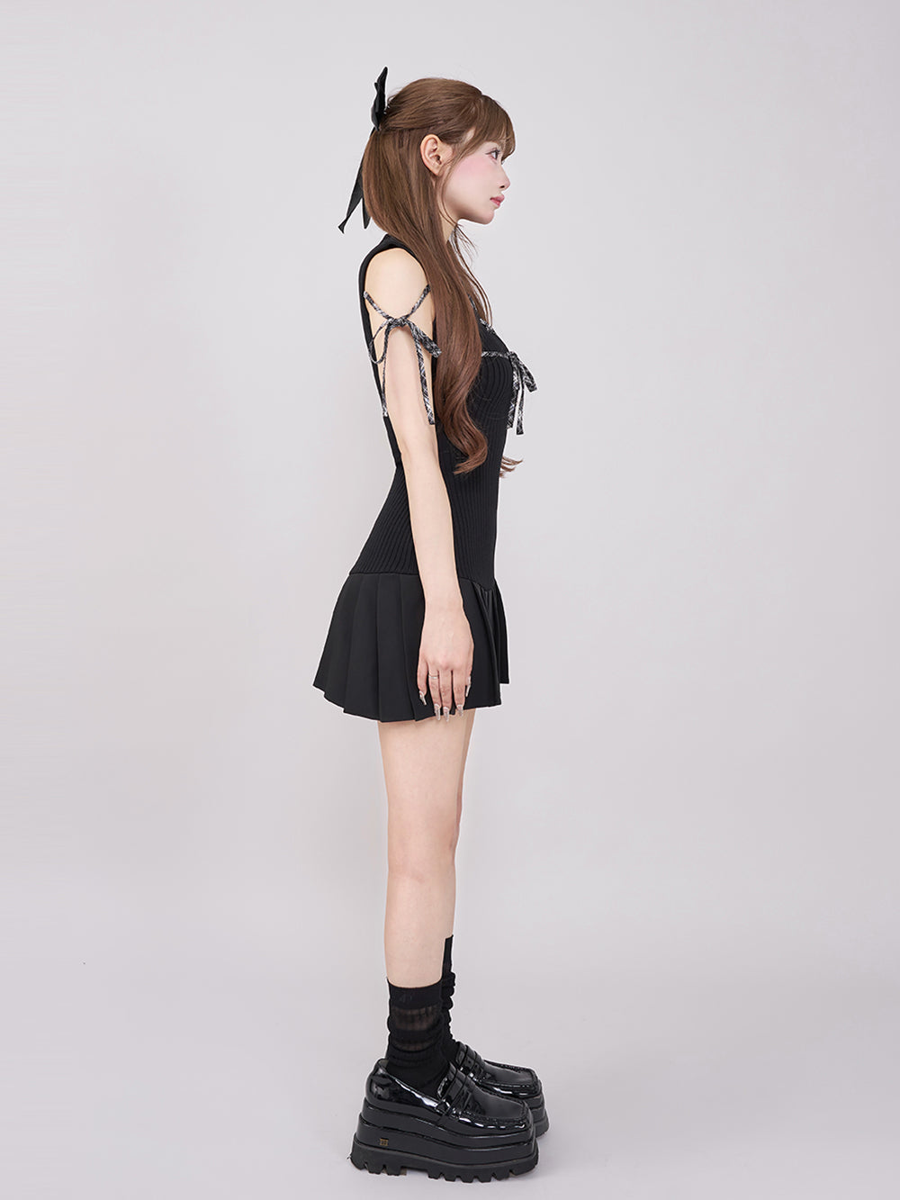 モデル:158cm(着用サイズ:FREE 着用カラー:BLK)