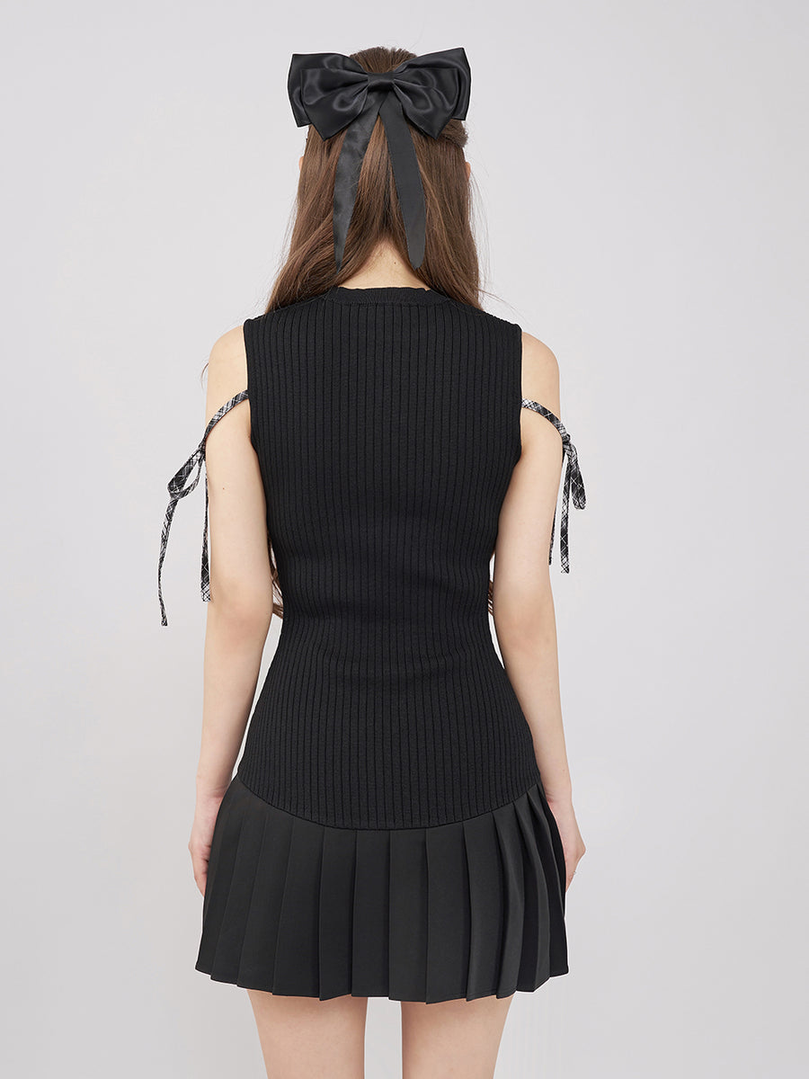 モデル:158cm(着用サイズ:FREE 着用カラー:BLK)